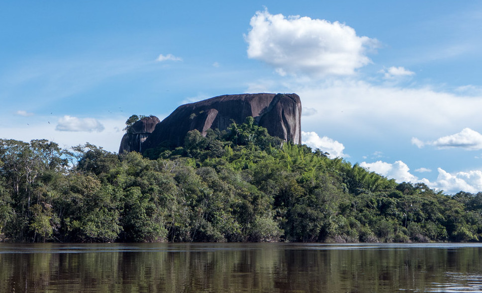 A photo of Piedra de Culimacare on the Rio Casiquiare