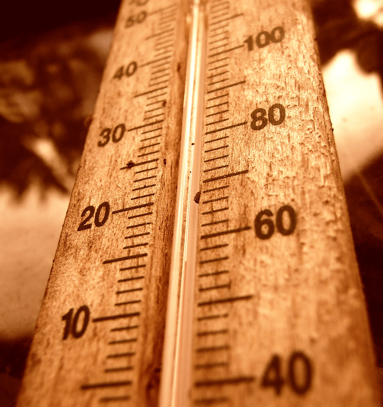 A photo of a thermometer