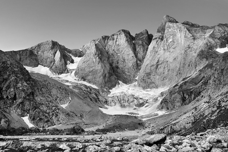 A black and white photo of the Vignemale and its glacier in the Pyrénées